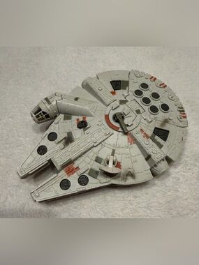 Star Wars Millennium Falcon Starship